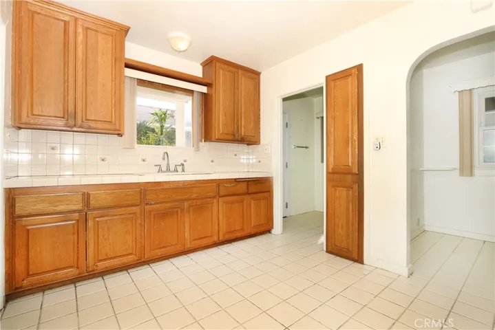 950 E Glenoaks Boulevard, Glendale, California 91207