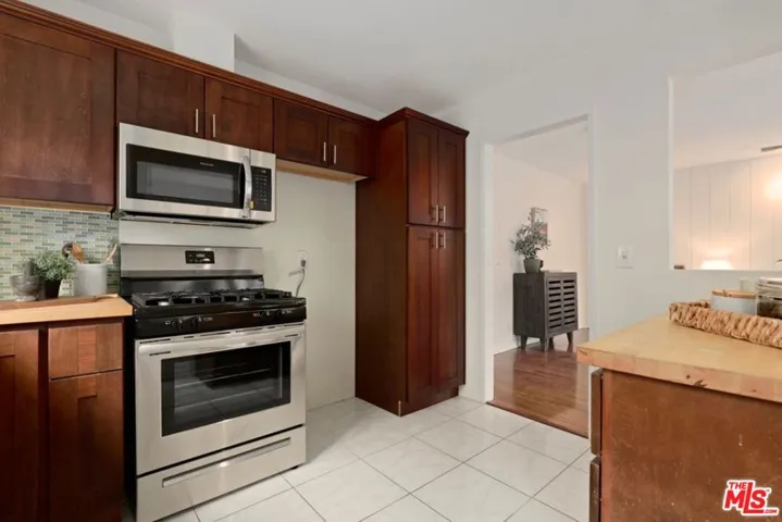 4927 Indian Wood Road 370, Culver City, California 90230