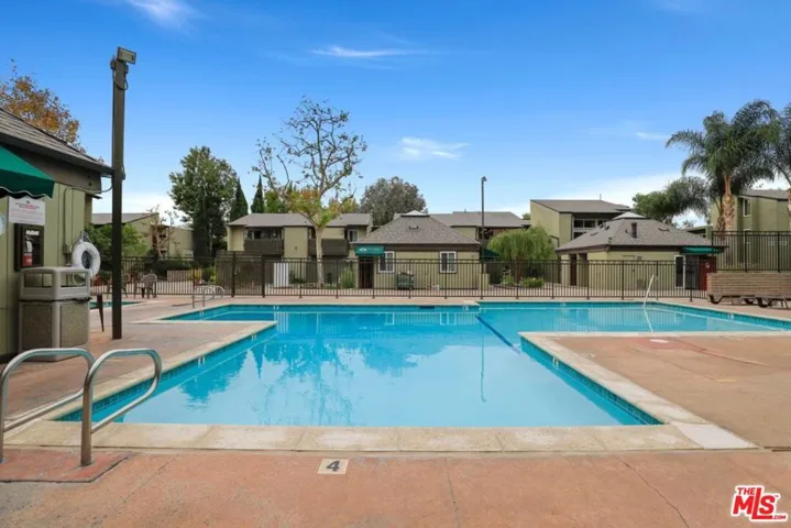 4927 Indian Wood Road 370, Culver City, California 90230
