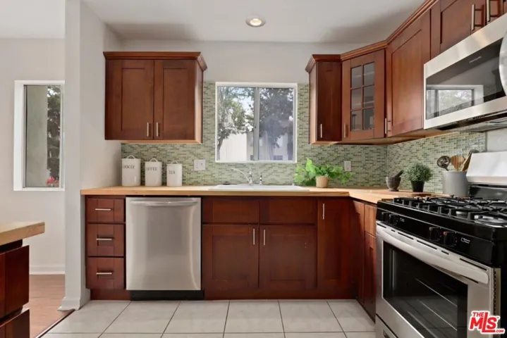 4927 Indian Wood Road 370, Culver City, California 90230