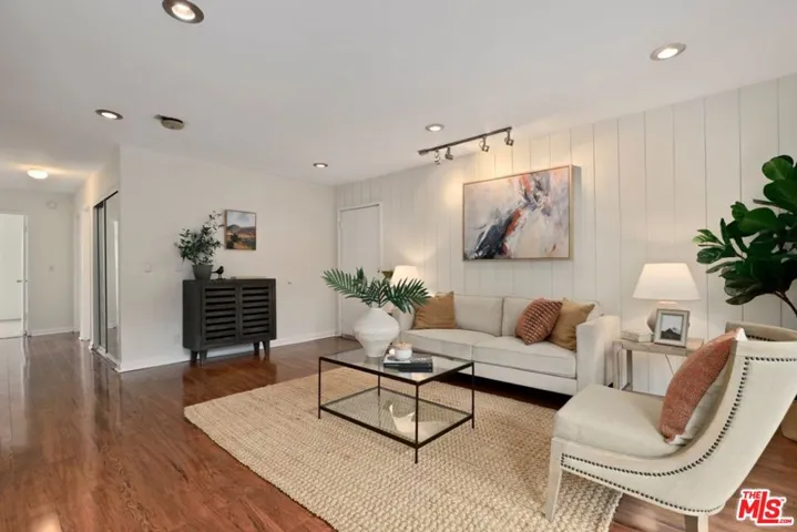 4927 Indian Wood Road 370, Culver City, California 90230