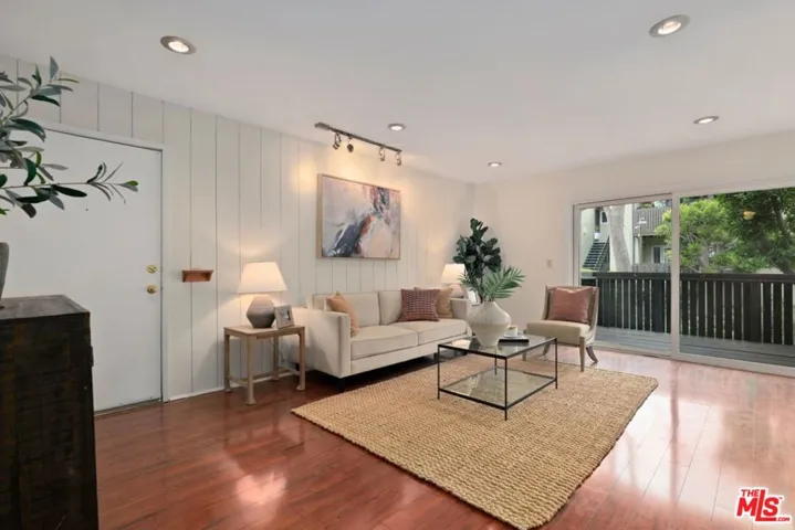 4927 Indian Wood Road 370, Culver City, California 90230