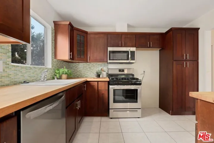4927 Indian Wood Road 370, Culver City, California 90230