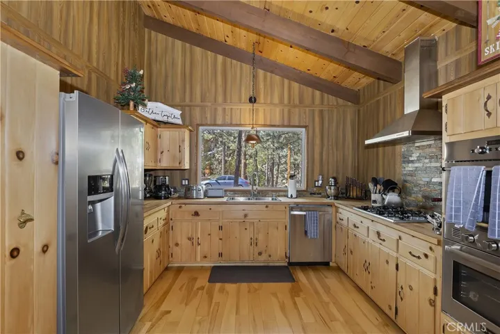 454 Ashwood Drive, Big Bear, California 92314