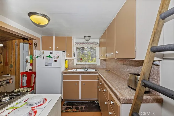 35 Lakeview Tract, Fawnskin, California 92333