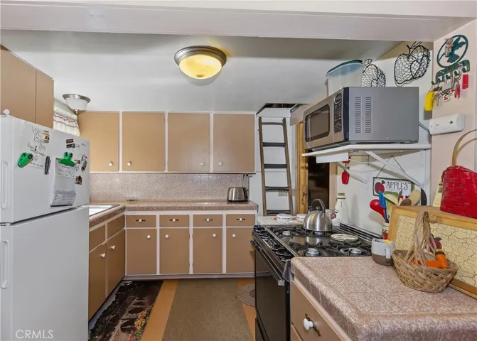 35 Lakeview Tract, Fawnskin, California 92333