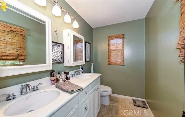 Dual vanities