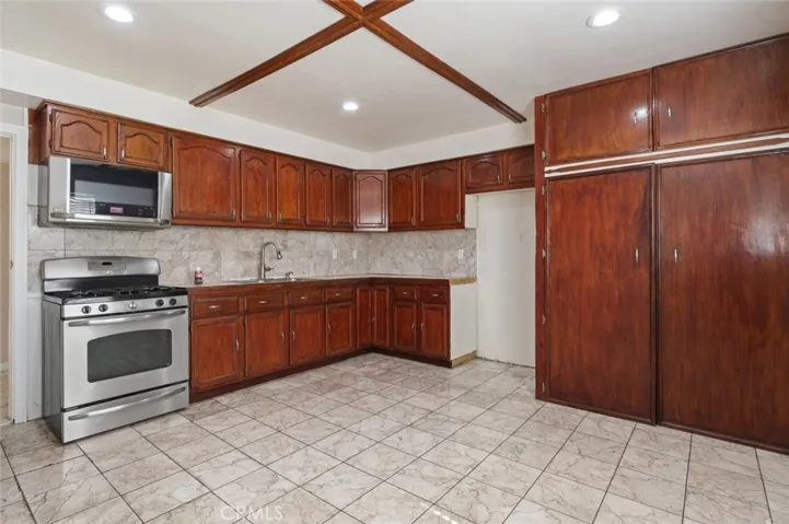 10151 Petit Avenue, North Hills, California 91343