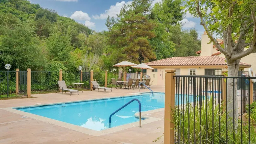 1718 Tecalote Drive 4, Fallbrook, California 92028