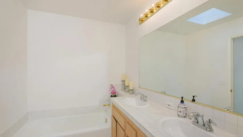 1718 Tecalote Drive 4, Fallbrook, California 92028