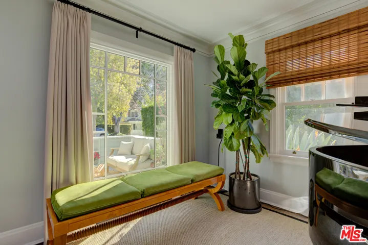 1551 Courtney Avenue, Los Angeles, California 90046