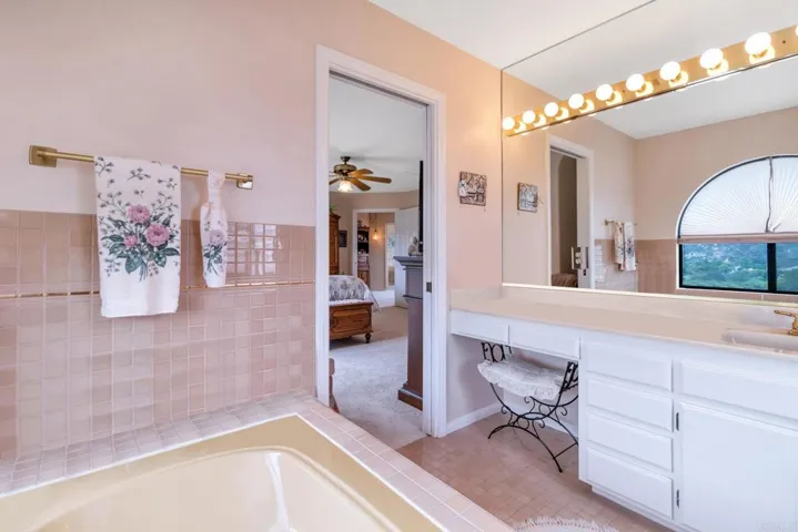 15659 Vista Vicente Drive, Ramona, California 92065
