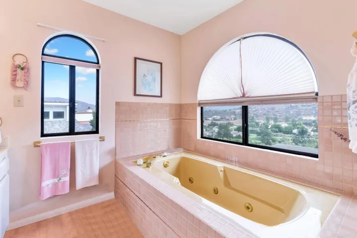 15659 Vista Vicente Drive, Ramona, California 92065