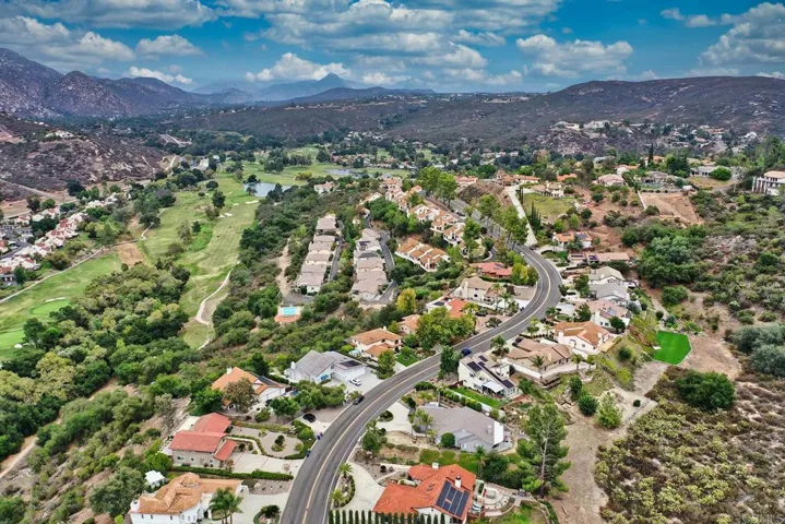 15659 Vista Vicente Drive, Ramona, California 92065
