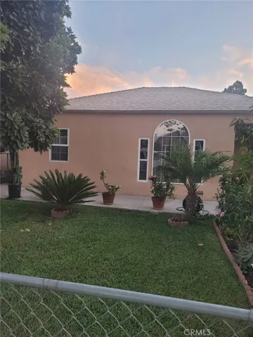 1026 W Walnut Street, Santa Ana, California 92703