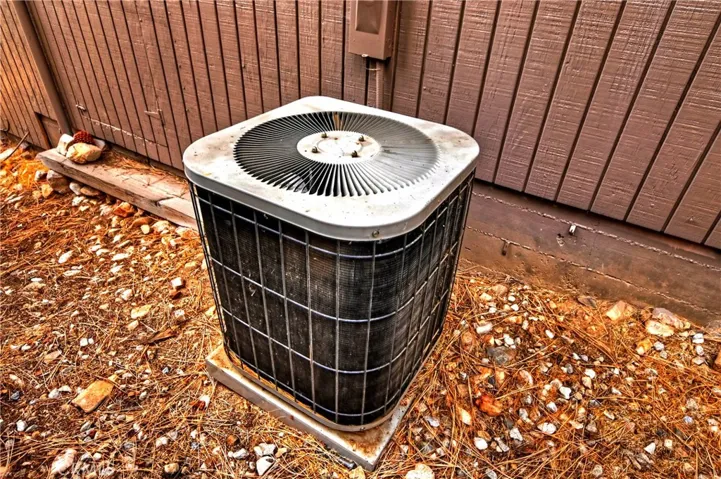 AIR CONDITIONING UNIT