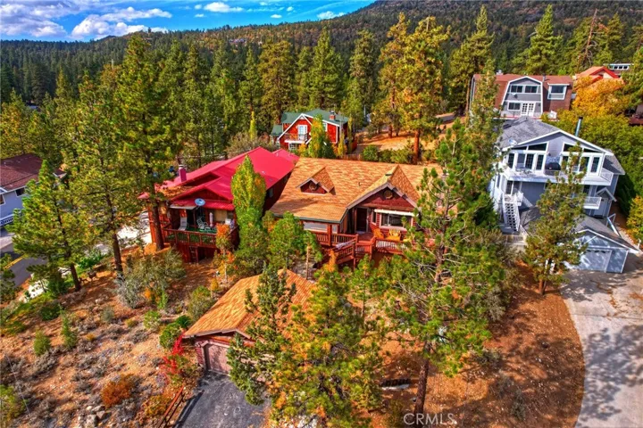 National Forest behind home is just 1 minute away.