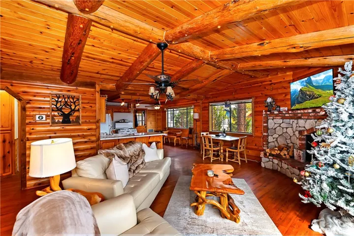 GREAT ROOM -- OPEN FLOOR PLAN
