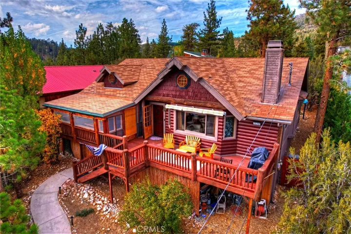 The quintessential Log Home in the woods
