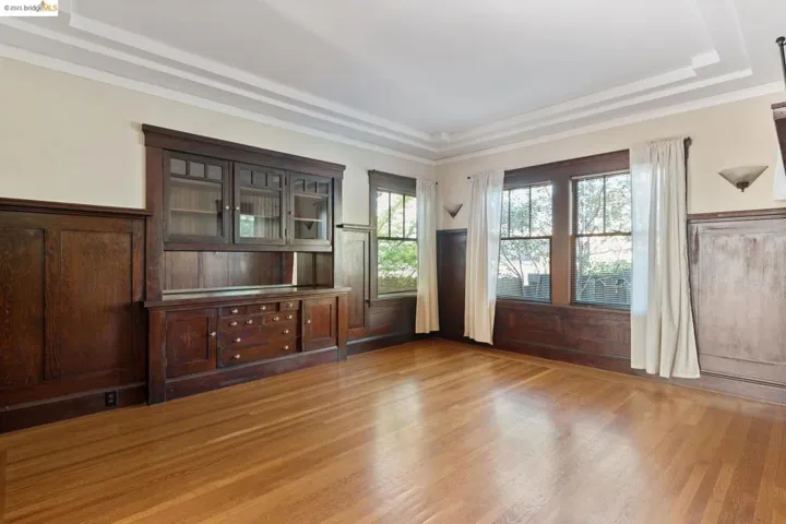 275 Ridgeway Ave, Oakland, California 94611