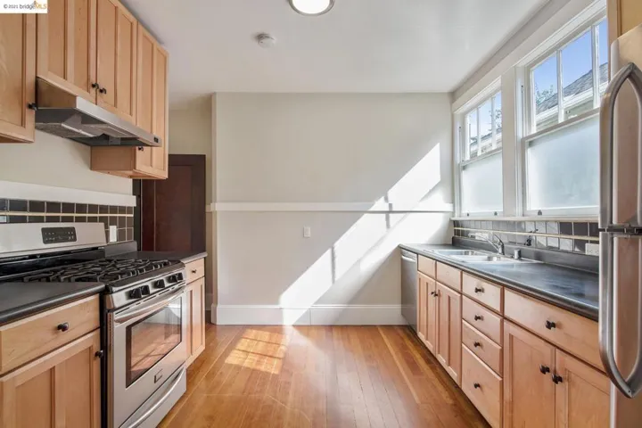 275 Ridgeway Ave, Oakland, California 94611