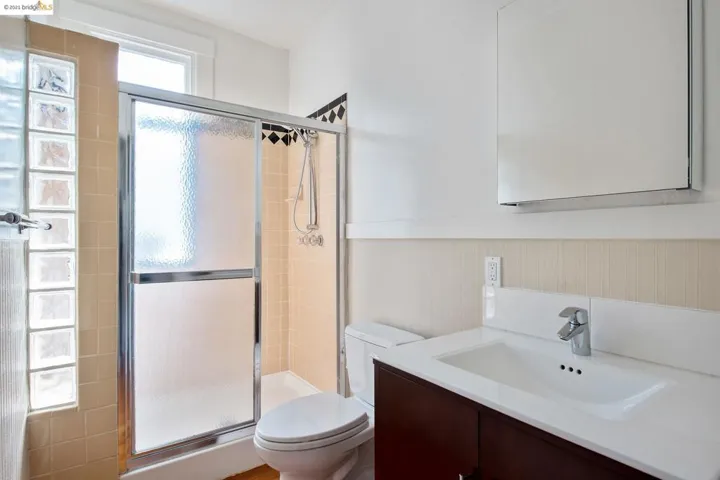 275 Ridgeway Ave, Oakland, California 94611