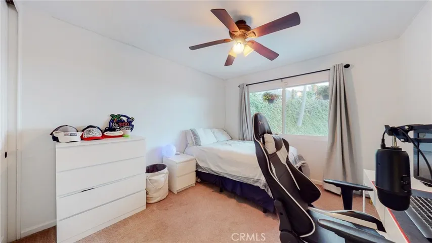 Another guest bedroom.