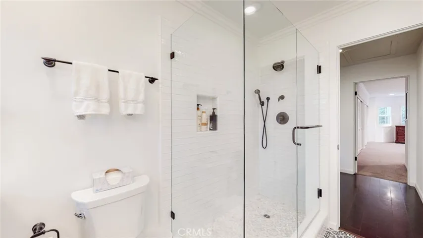 Guest bath shower.