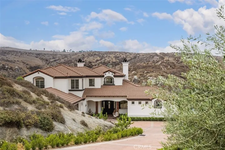 2048 Middle Creek Road, Riverside, California 92506