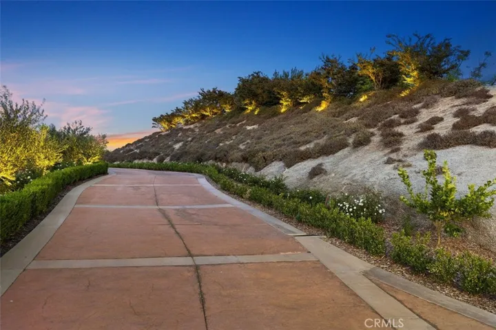 2048 Middle Creek Road, Riverside, California 92506