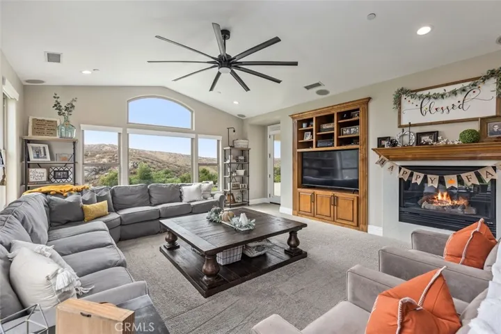 2048 Middle Creek Road, Riverside, California 92506