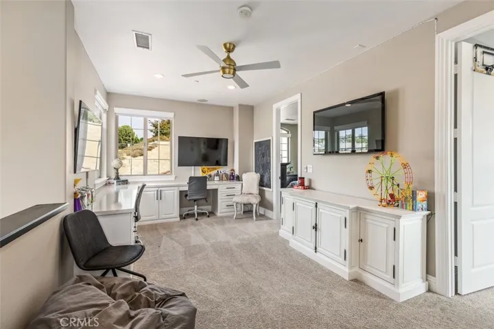 2048 Middle Creek Road, Riverside, California 92506