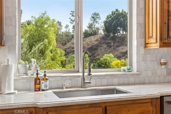 2048 Middle Creek Road, Riverside, California 92506