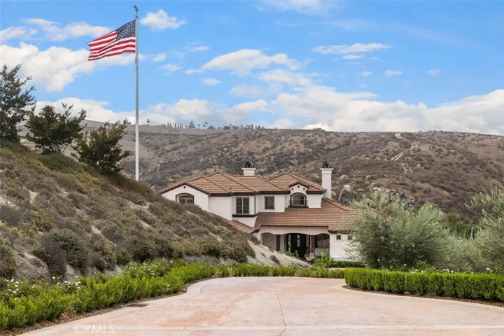 2048 Middle Creek Road, Riverside, California 92506