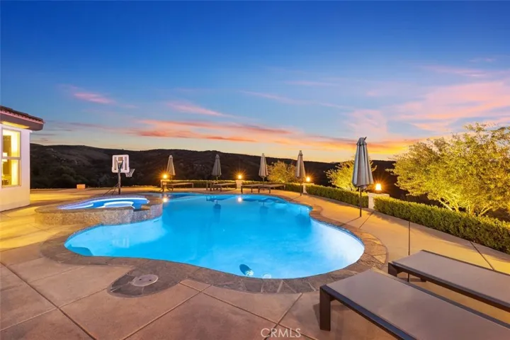 2048 Middle Creek Road, Riverside, California 92506