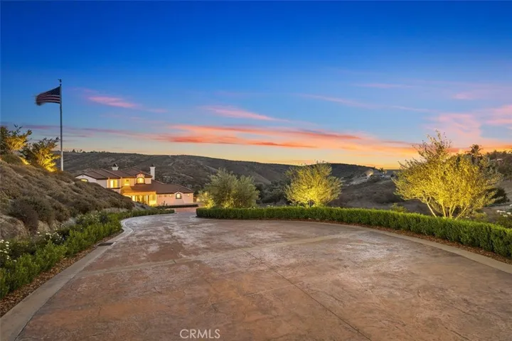 2048 Middle Creek Road, Riverside, California 92506