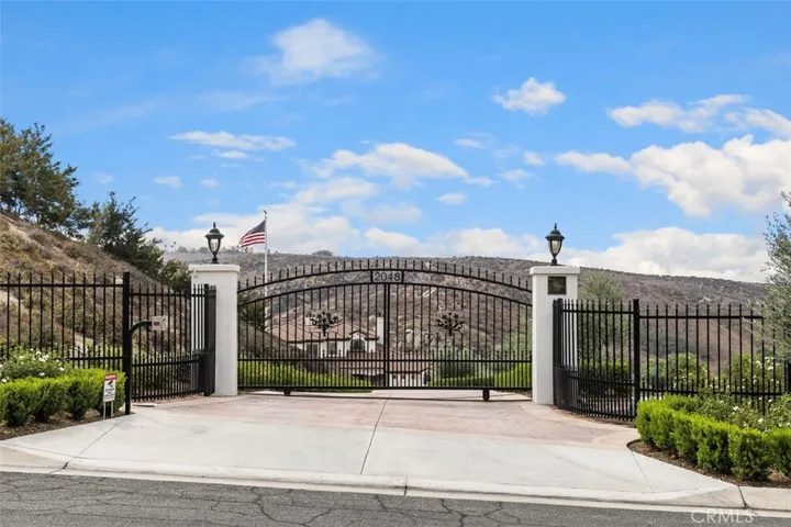 2048 Middle Creek Road, Riverside, California 92506