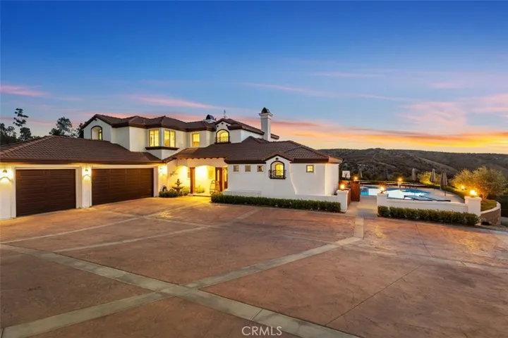 2048 Middle Creek Road, Riverside, California 92506