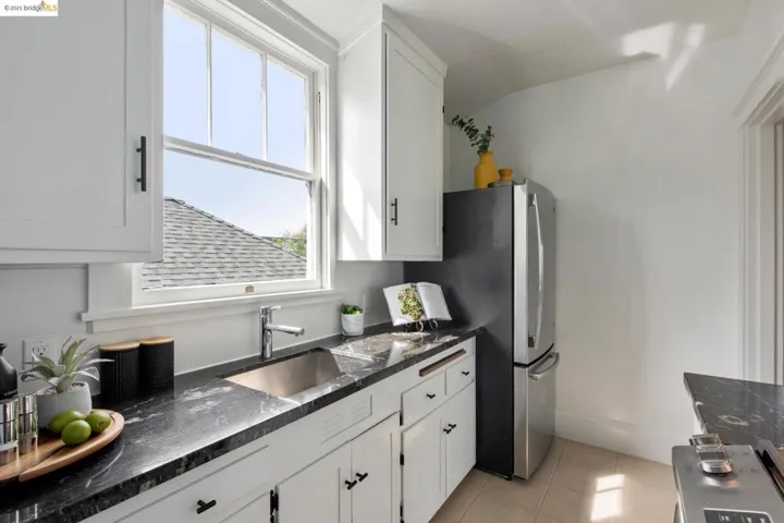 275 Ridgeway, Oakland, California 94611