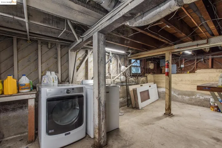 275 Ridgeway, Oakland, California 94611