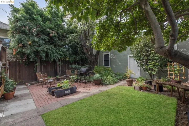 275 Ridgeway, Oakland, California 94611