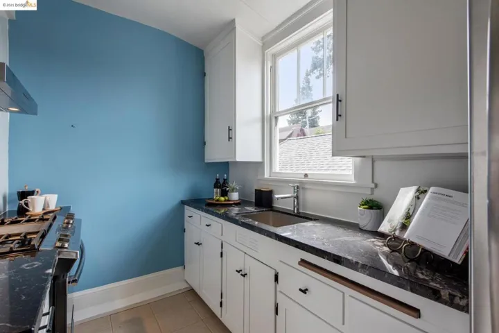 275 Ridgeway, Oakland, California 94611