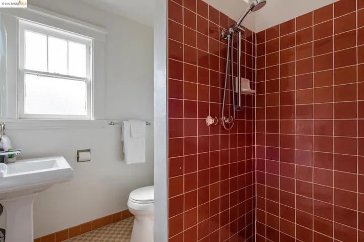 275 Ridgeway, Oakland, California 94611