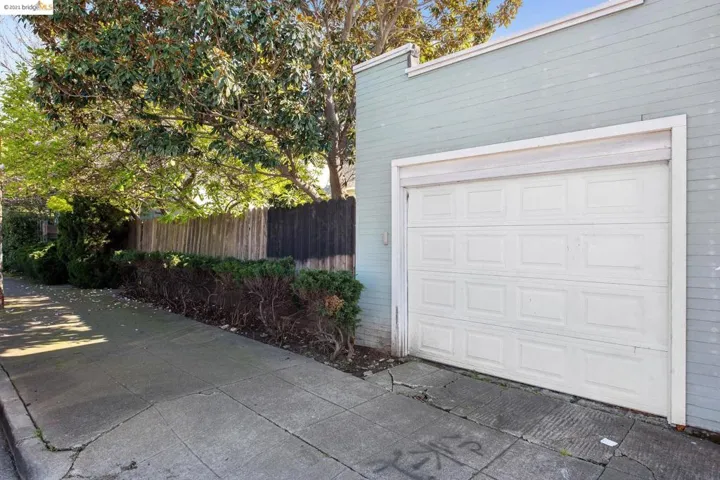 275 Ridgeway, Oakland, California 94611