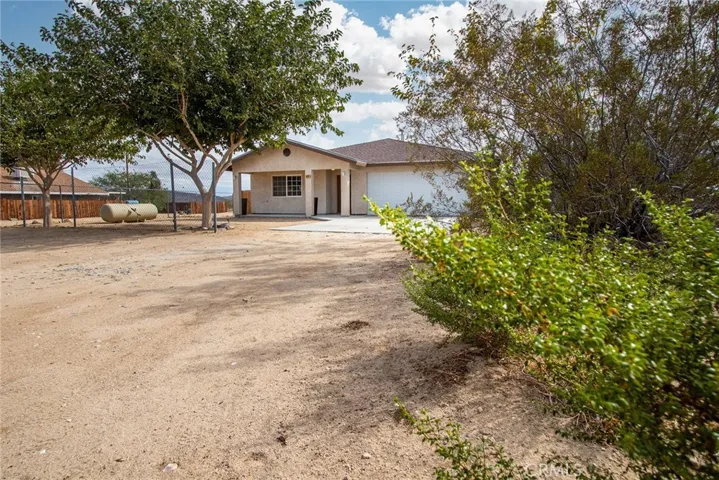4949 1st Street E, Joshua Tree, California 92252