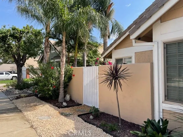 Side gate to backyard