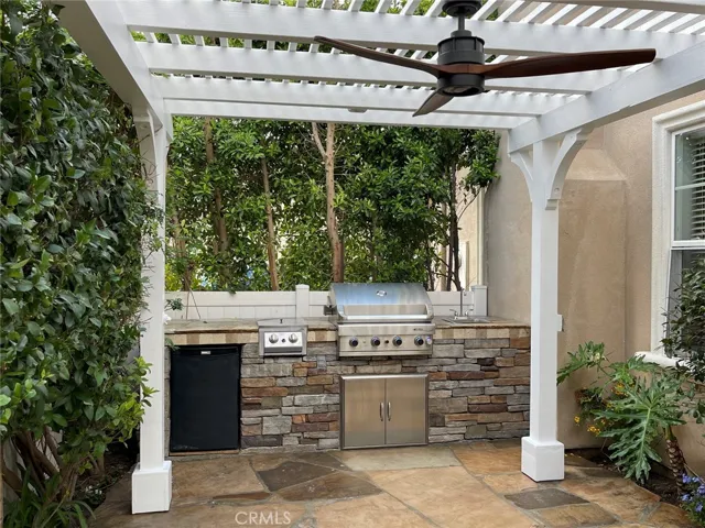 Outdoor Kitchen