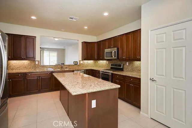 19337 Wildwood Court, Apple Valley, California 92308