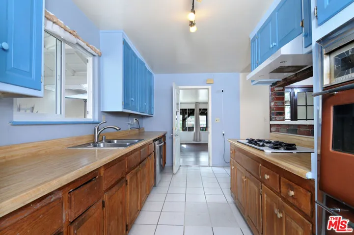 12922 Osborne Street, Pacoima, California 91331