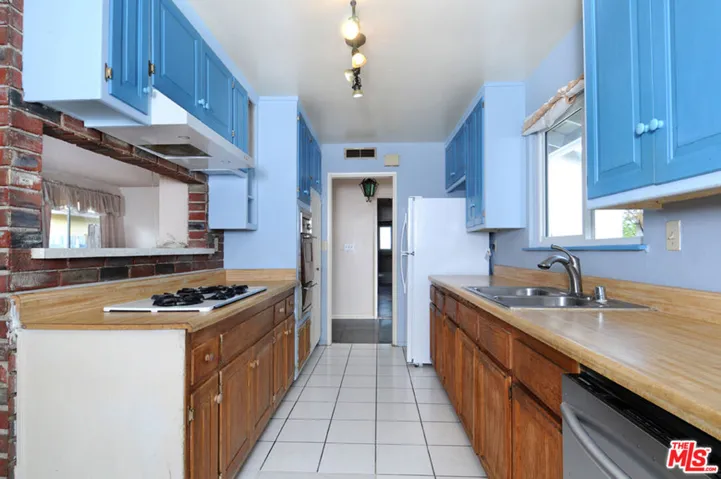 12922 Osborne Street, Pacoima, California 91331